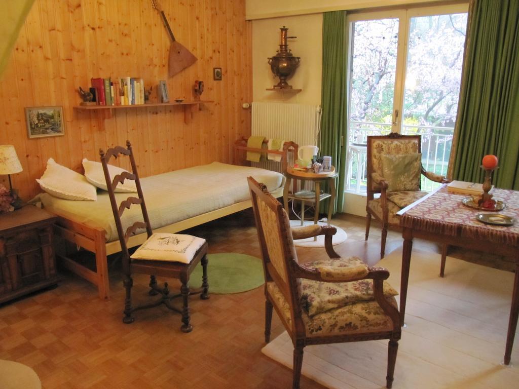Bed and Breakfast Chez Jean Et Daisy Riehen Номер фото