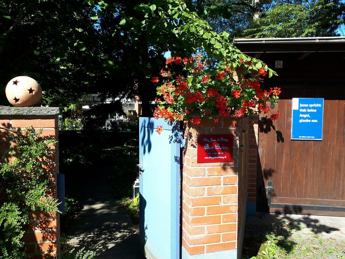 Bed and Breakfast Chez Jean Et Daisy Riehen Екстер'єр фото